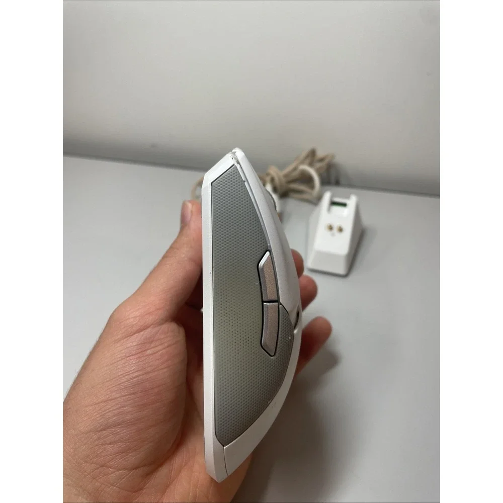 Razer Viper Ultimate - Wireless Gaming Mouse w/Dock‎ - Mercury - Great Condition